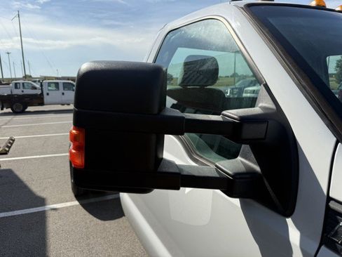 Used 2015 Ford F550 4x4 Regular Cab Super Duty image 19