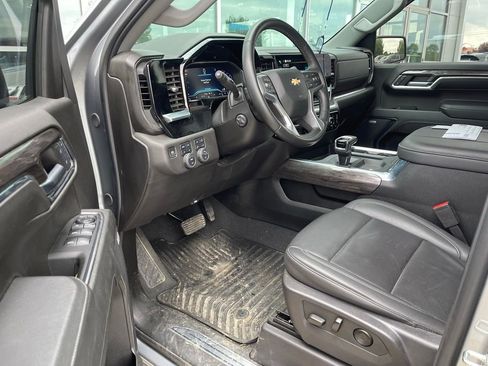 Used 2024 Chevrolet Silverado 1500 LTZ w/ Z71 Off-Road Package AWD/4WD image 5