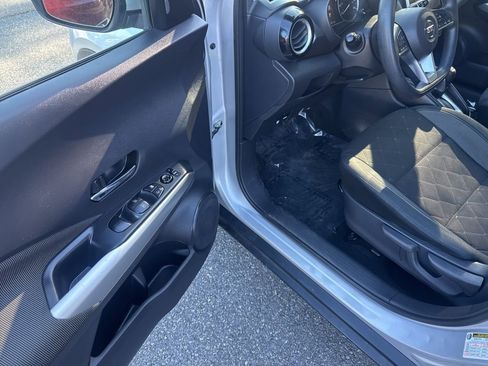 Used 2020 Nissan Kicks SV image 11