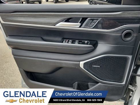 Used 2024 Jeep Wagoneer L Series II image 38