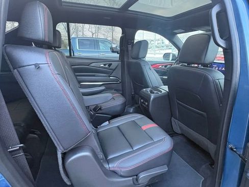 Used 2024 Chevrolet Traverse RS image 38