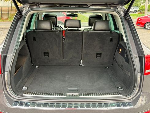 Used 2012 Volkswagen Touareg VR6 image 34