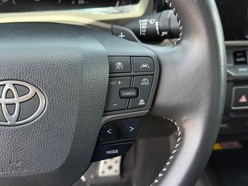 Used 2025 Toyota Camry SE FWD image 16