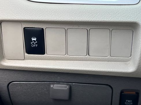 Used 2017 Toyota Sienna LE FWD image 33