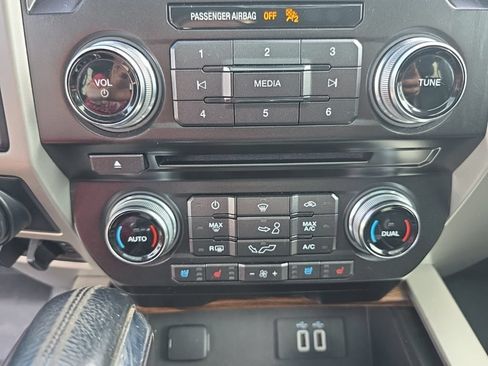 Used 2016 Ford F150 Lariat w/ Equipment Group 502A Luxury AWD/4WD image 18