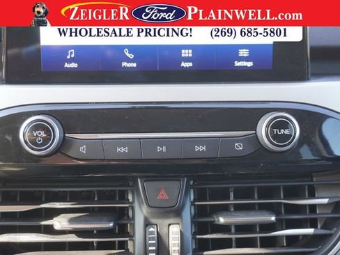 Used 2021 Ford Escape SE image 18