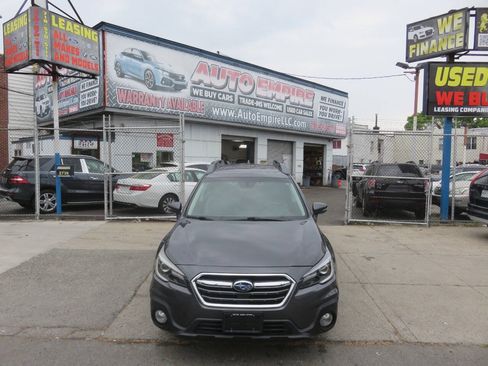 Used 2018 Subaru Outback 2.5i Limited AWD/4WD image 6
