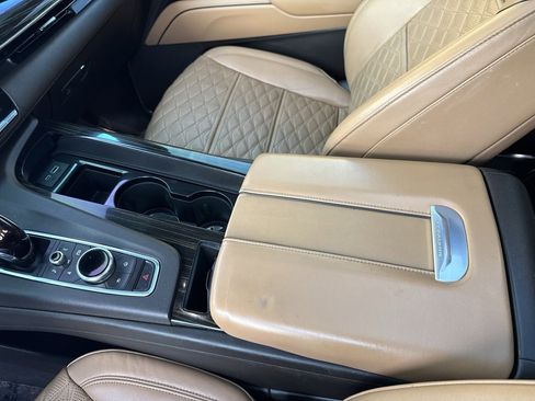 Used 2022 Cadillac Escalade Premium Luxury image 22