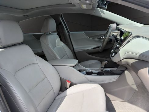 Used 2017 Chevrolet Malibu LT w/ Leather Package FWD image 17