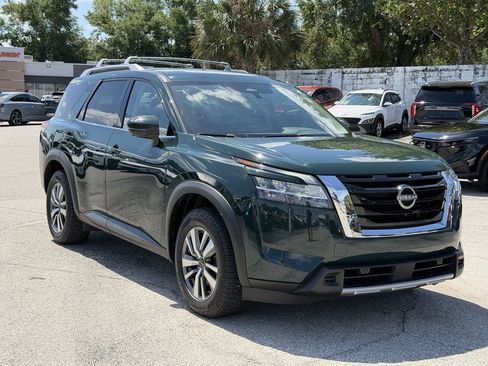 Used 2023 Nissan Pathfinder SL AWD/4WD image 2