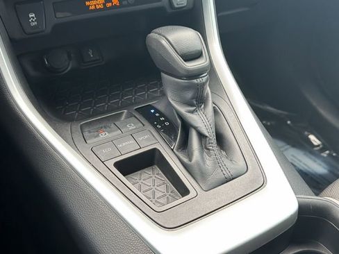 Used 2021 Toyota RAV4 XLE image 31