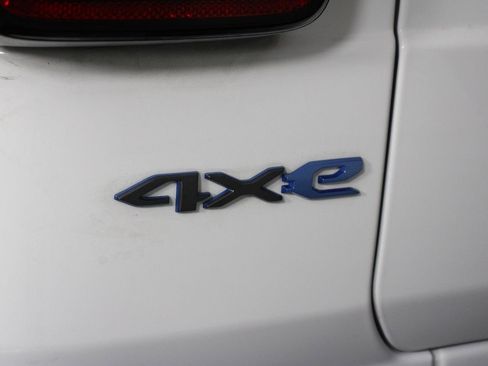 Used 2024 Jeep Wrangler Unlimited image 19