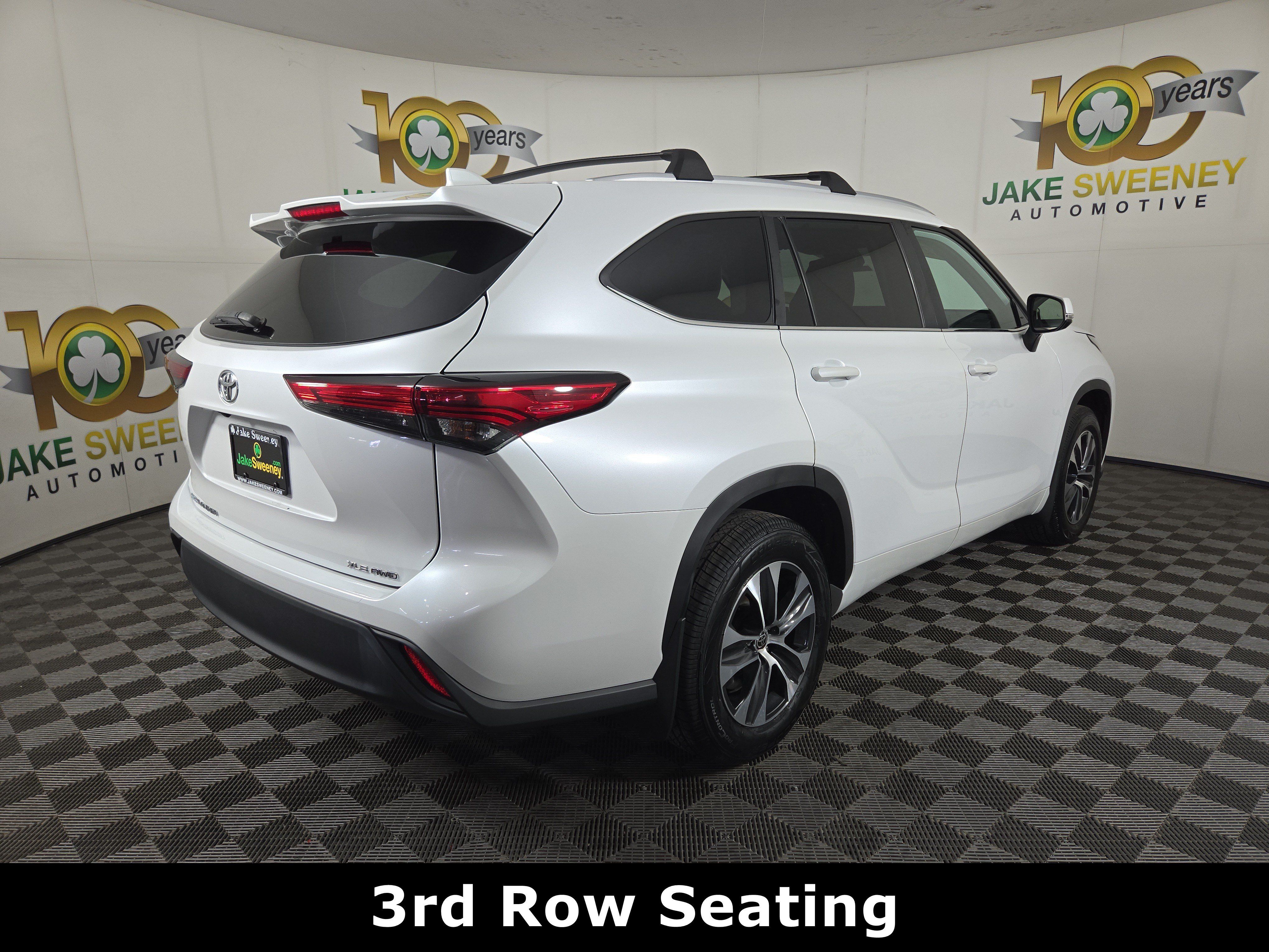 Used 2023 Toyota Highlander XLE AWD/4WD image 9