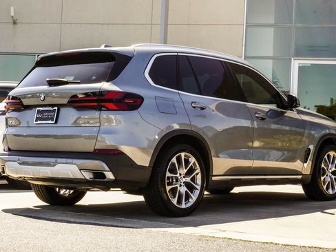 Used 2024 BMW X5 sDrive40i w/ Premium Package RWD image 12