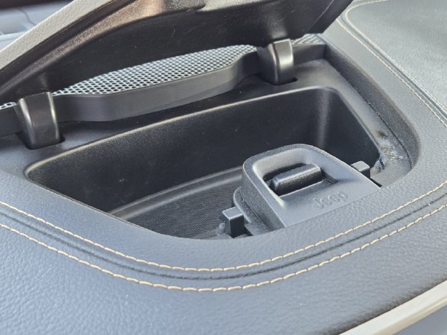 Certified 2016 Jeep Cherokee Latitude FWD image 27