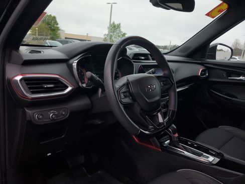 Used 2023 Chevrolet TrailBlazer RS w/ Sun and Liftgate Package image 16