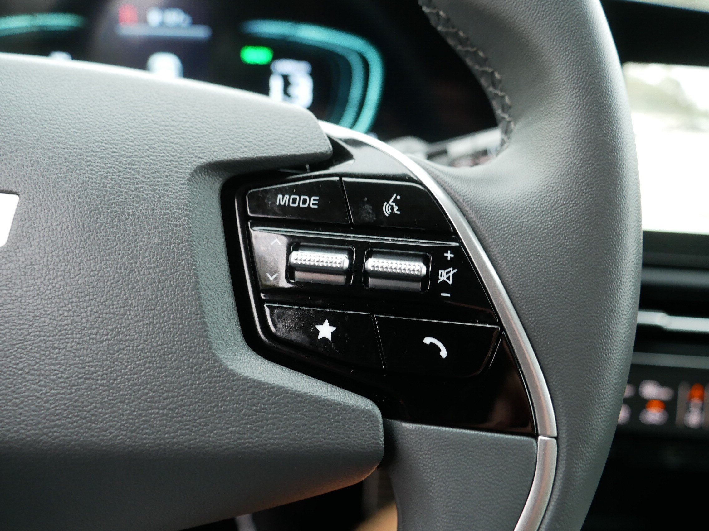 Certified 2025 Kia Niro EX Touring FWD image 29
