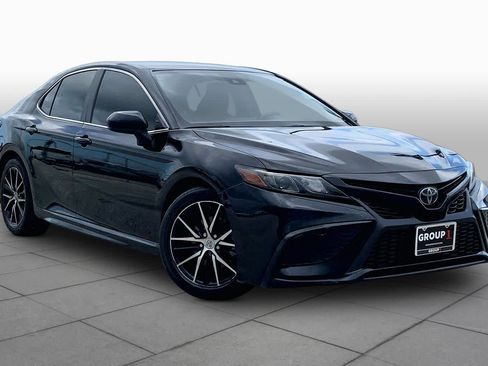 Used 2021 Toyota Camry SE FWD image 3