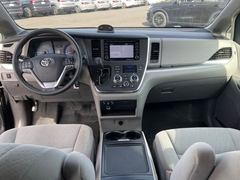 Used 2019 Toyota Sienna LE image 11