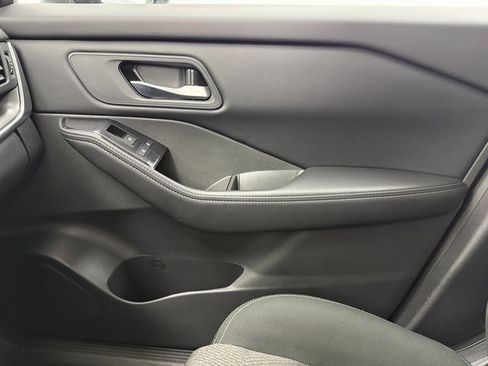 Used 2025 Nissan Rogue SV image 24