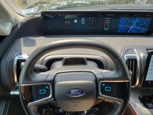 Certified 2025 Ford Expedition Platinum image 23