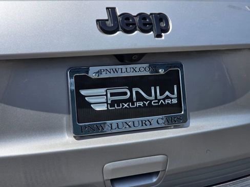 Used 2018 Jeep Grand Cherokee Altitude AWD/4WD image 13