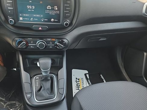 Used 2025 Kia Soul LX w/ LX Technology Package FWD image 13
