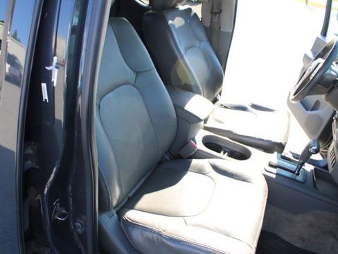 Used 2014 Nissan Frontier SL image 22