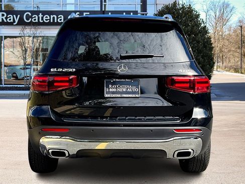 Used 2025 Mercedes-Benz GLB 250 4MATIC image 4