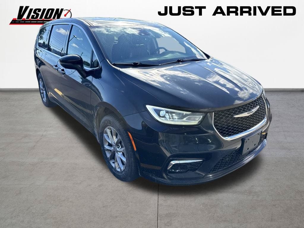 Used 2023 Chrysler Pacifica Touring-L AWD/4WD image 2