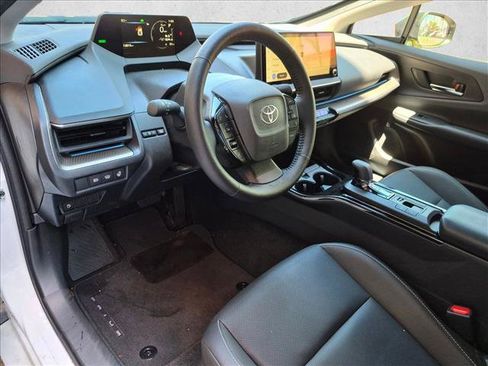 Used 2025 Toyota Prius XLE FWD image 10