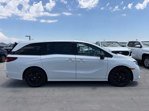 Used 2023 Honda Odyssey Sport image 3