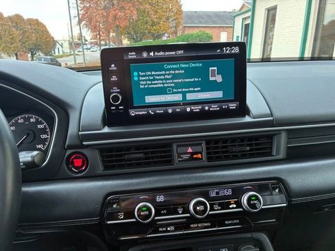 Used 2024 Honda Pilot Touring image 24