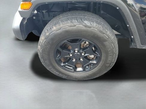 Used 2023 Jeep Gladiator Sport AWD/4WD image 10