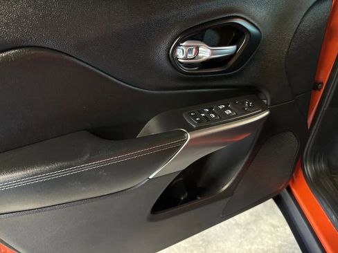 Used 2021 Jeep Cherokee Latitude Lux w/ Comfort/Convenience Group image 32