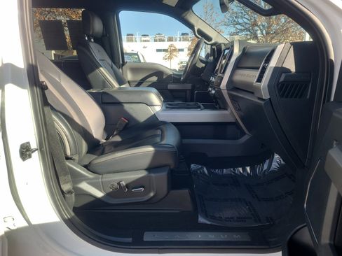 Certified 2022 Ford F350 Platinum w/ FX4 Off-Road Package image 19