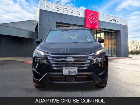 Certified 2025 Nissan Rogue SV image 4