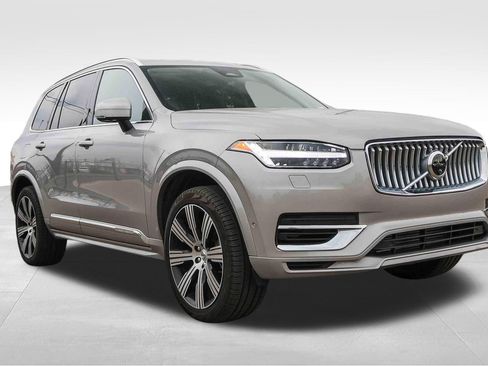 Used 2024 Volvo XC90 T8 Plus w/ Protection Package Premier AWD/4WD image 3