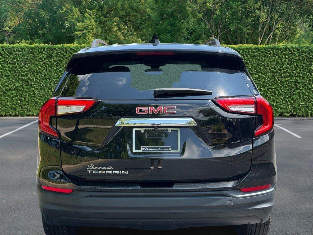 Used 2022 GMC Terrain SLE w/ Driver Convenience Package FWD image 5