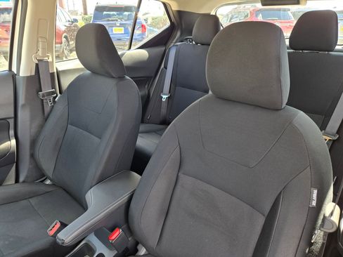 New 2025 Nissan Kicks Play S image 9