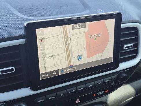 Used 2023 Hyundai Venue Limited FWD image 19