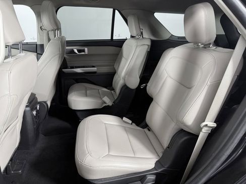 Used 2022 Ford Explorer XLT w/ Equipment Group 202A image 22