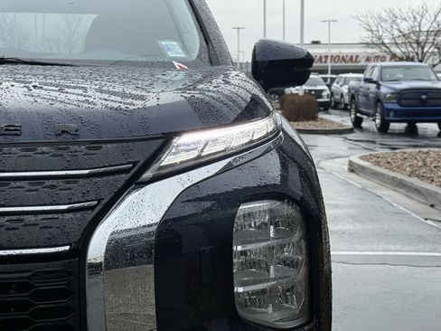 Used 2025 Mitsubishi Outlander SE image 32