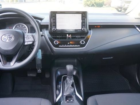 Used 2022 Toyota Corolla LE FWD image 11