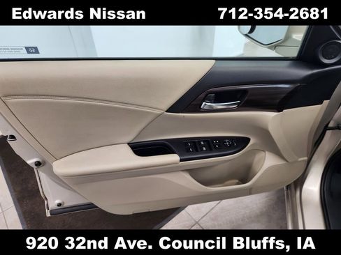 Used 2017 Honda Accord EX image 17