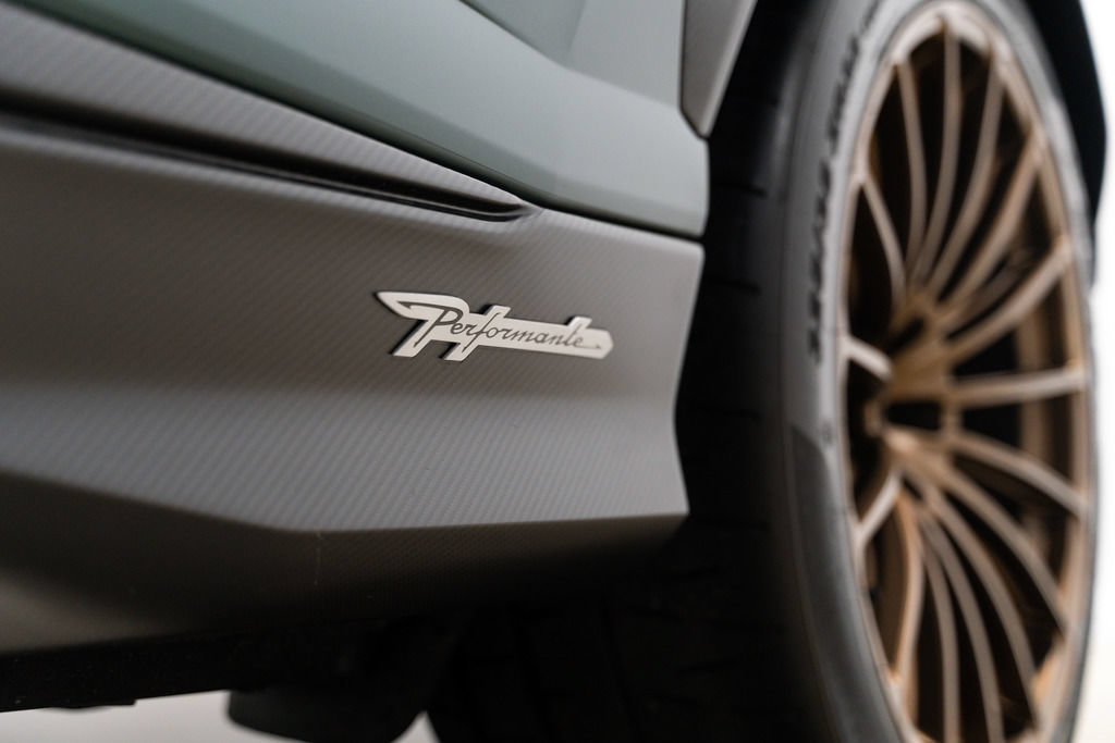 Used 2024 Lamborghini Urus Performante AWD/4WD image 9
