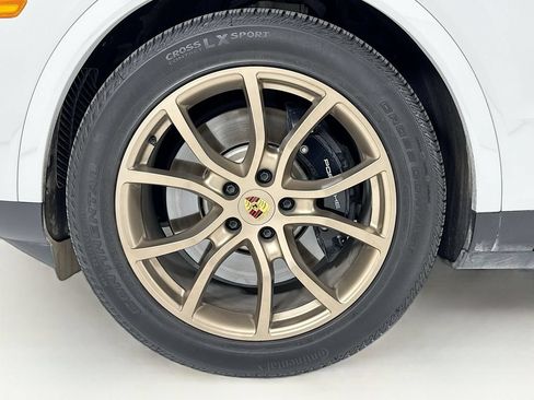 Certified 2024 Porsche Cayenne S AWD/4WD image 34