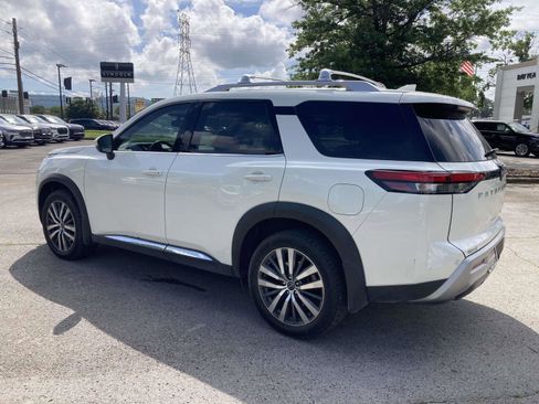 Used 2022 Nissan Pathfinder Platinum w/ Cargo Package FWD image 7