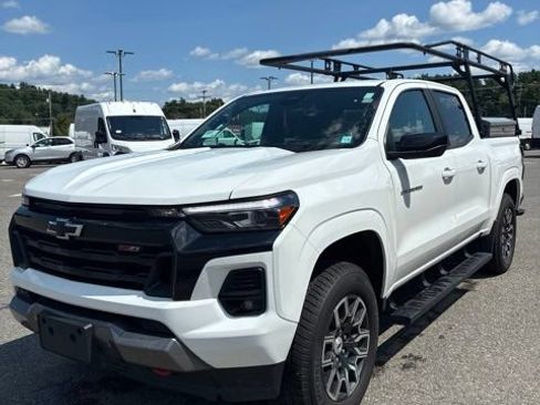 Used 2024 Chevrolet Colorado Z71 w/ Advanced Trailering Package AWD/4WD image 3