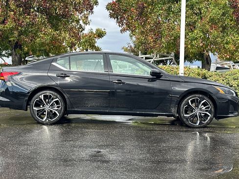 New 2025 Nissan Altima 2.5 SR image 3